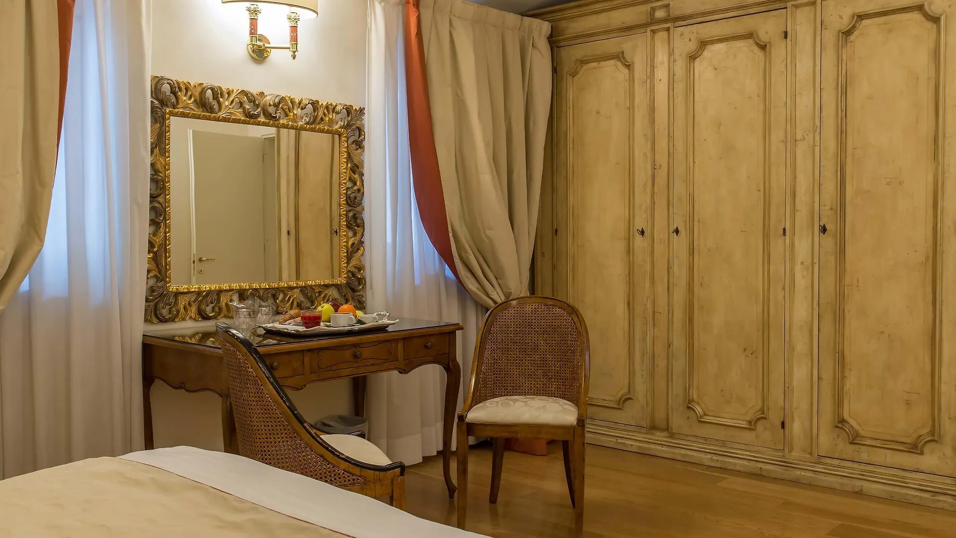 Hotel Atlantic Palace Florence 4*,  Italy